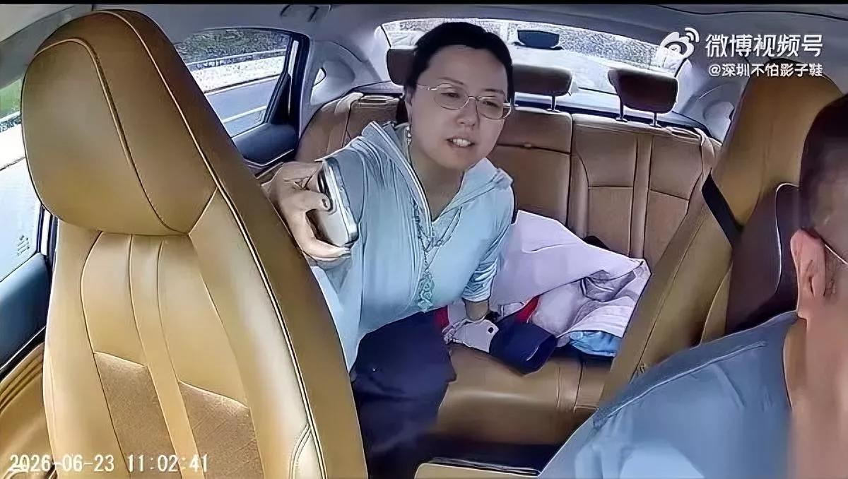 打网约车的都看看

真的太离谱了

刚才刷到上海有个姑娘打普通网约车，要求司机把