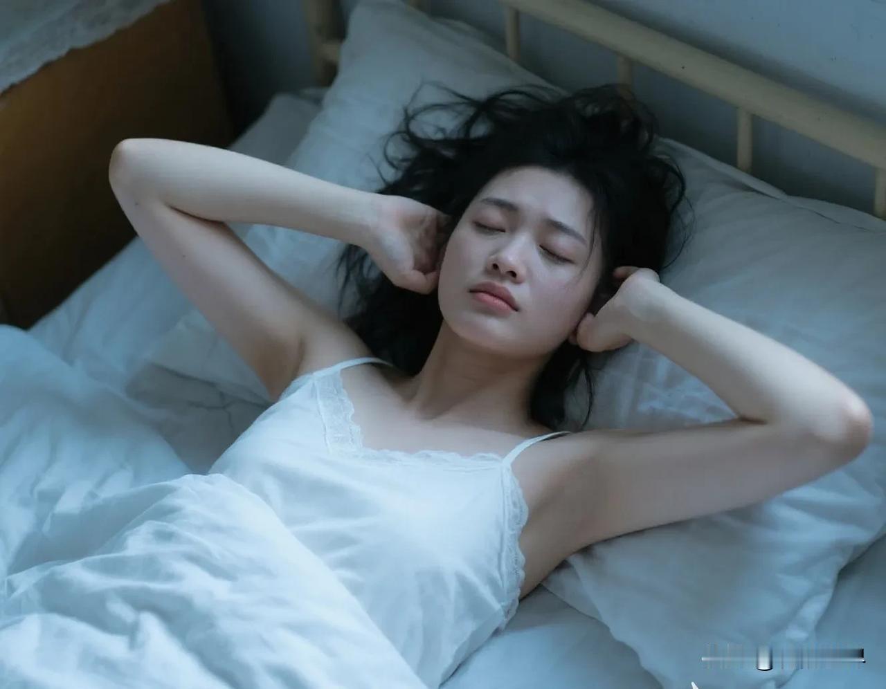 合租房隔音太差了
每天听到一些不该听到的声音
我的合租房一共住着四家人
另外三家