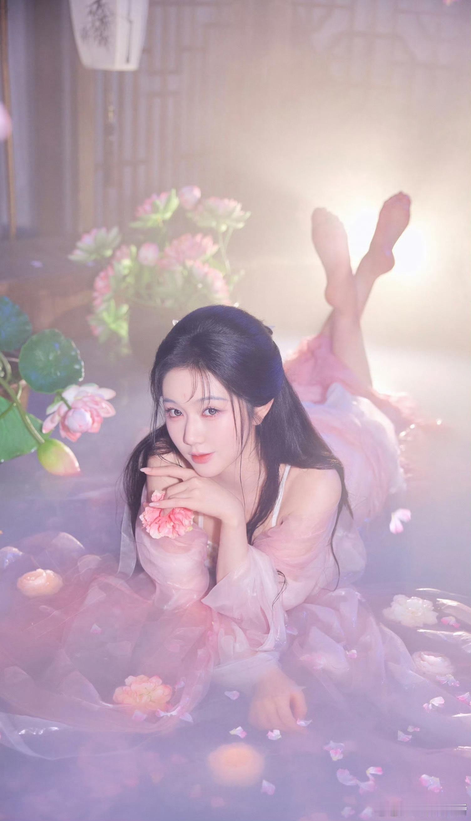 岳雨婷张晋宜拼豆界卧龙凤雏 这俩人直播做拼豆也太有综艺效果了，一个对着拼豆自我安
