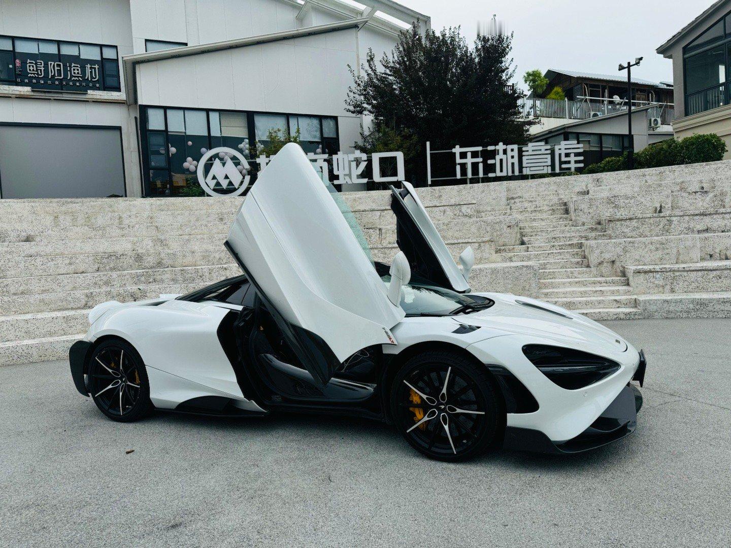 偶遇迈凯伦720S，这车是真的帅啊[憧憬] ​​​