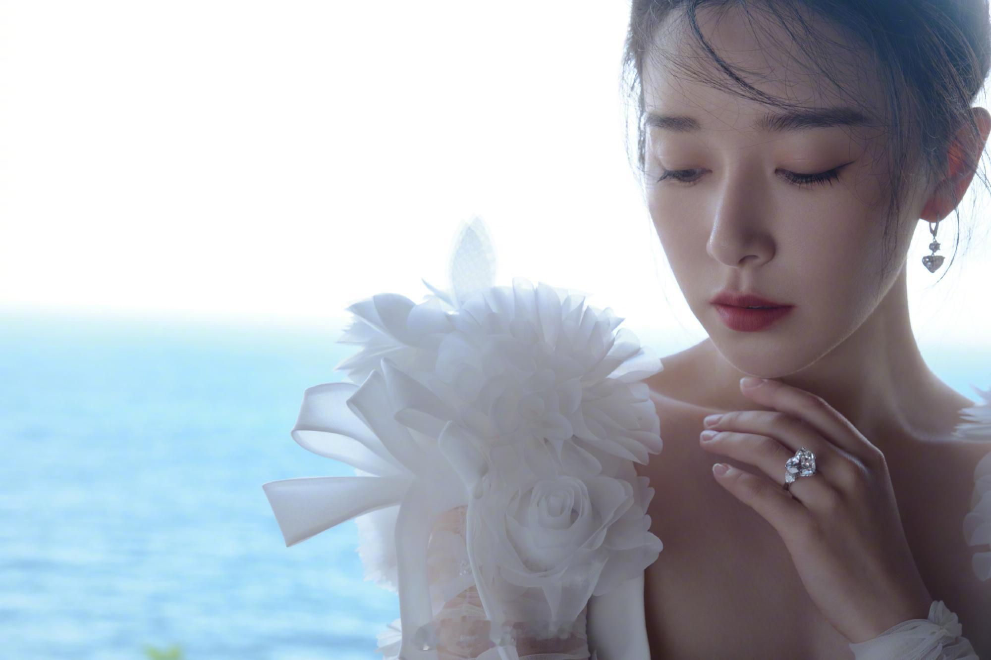 温峥嵘为阚清子庆生温峥嵘祝阚清子生日快乐祝清子生日快乐！愿你们的友谊永远像乘风时