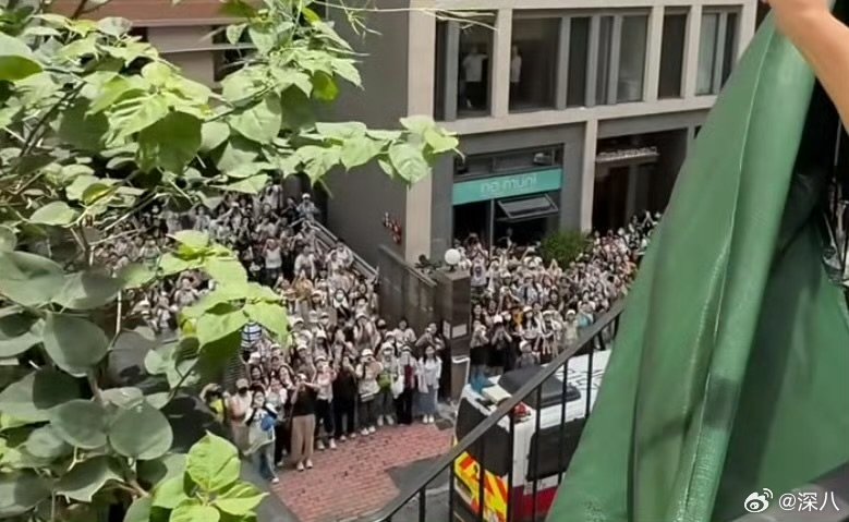 成毅狩谎香港开机人气成毅香港人气 成毅狩谎香港开机人气，密密麻麻的人 