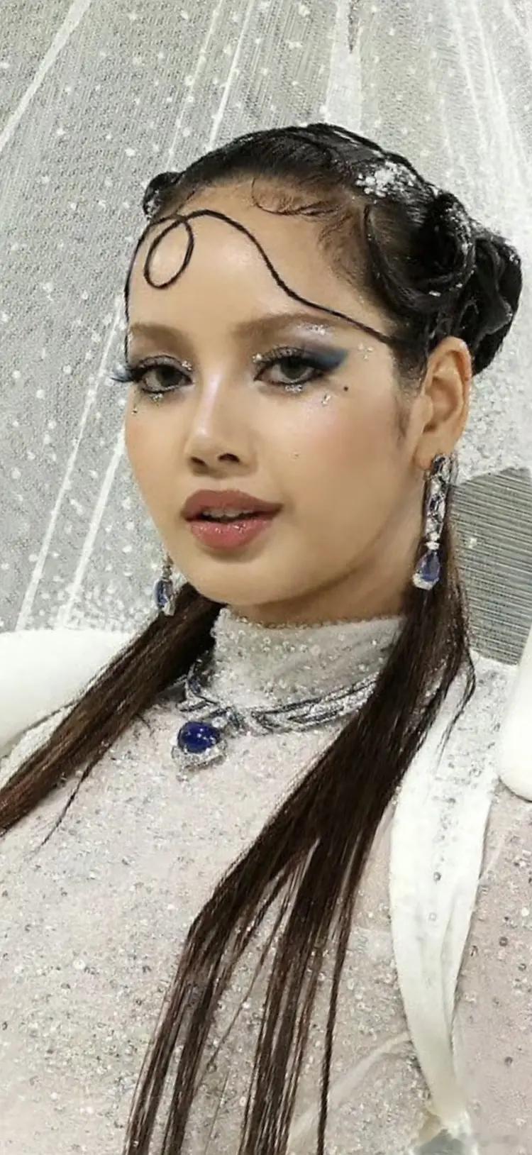 Lisa的雷霆造型，这又是什么服从行测试吗