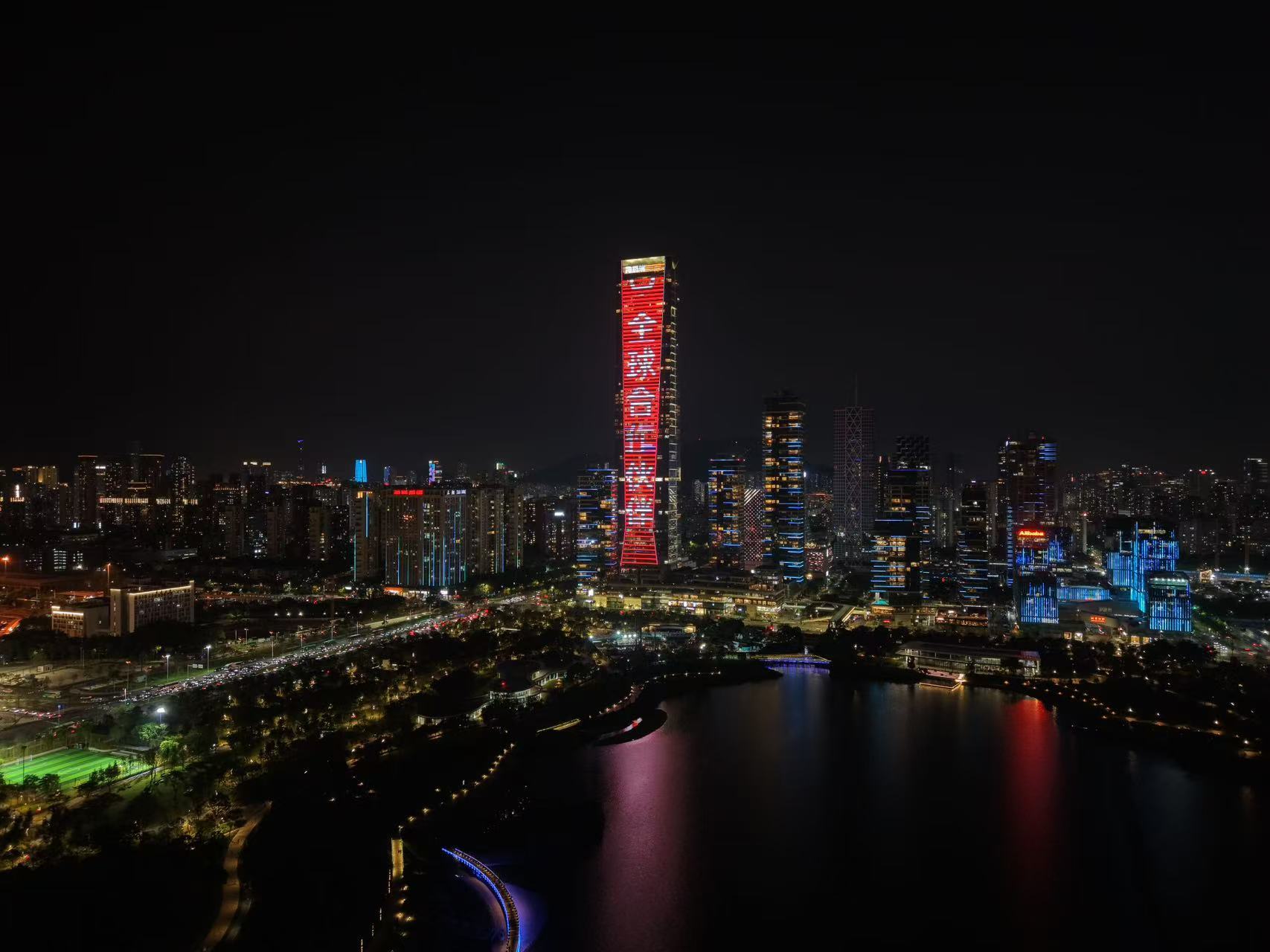 深圳的朋友们有没有偶遇莎莎的大屏？OPPO这次给莎莎安排了飞天屏，在OPPO总部