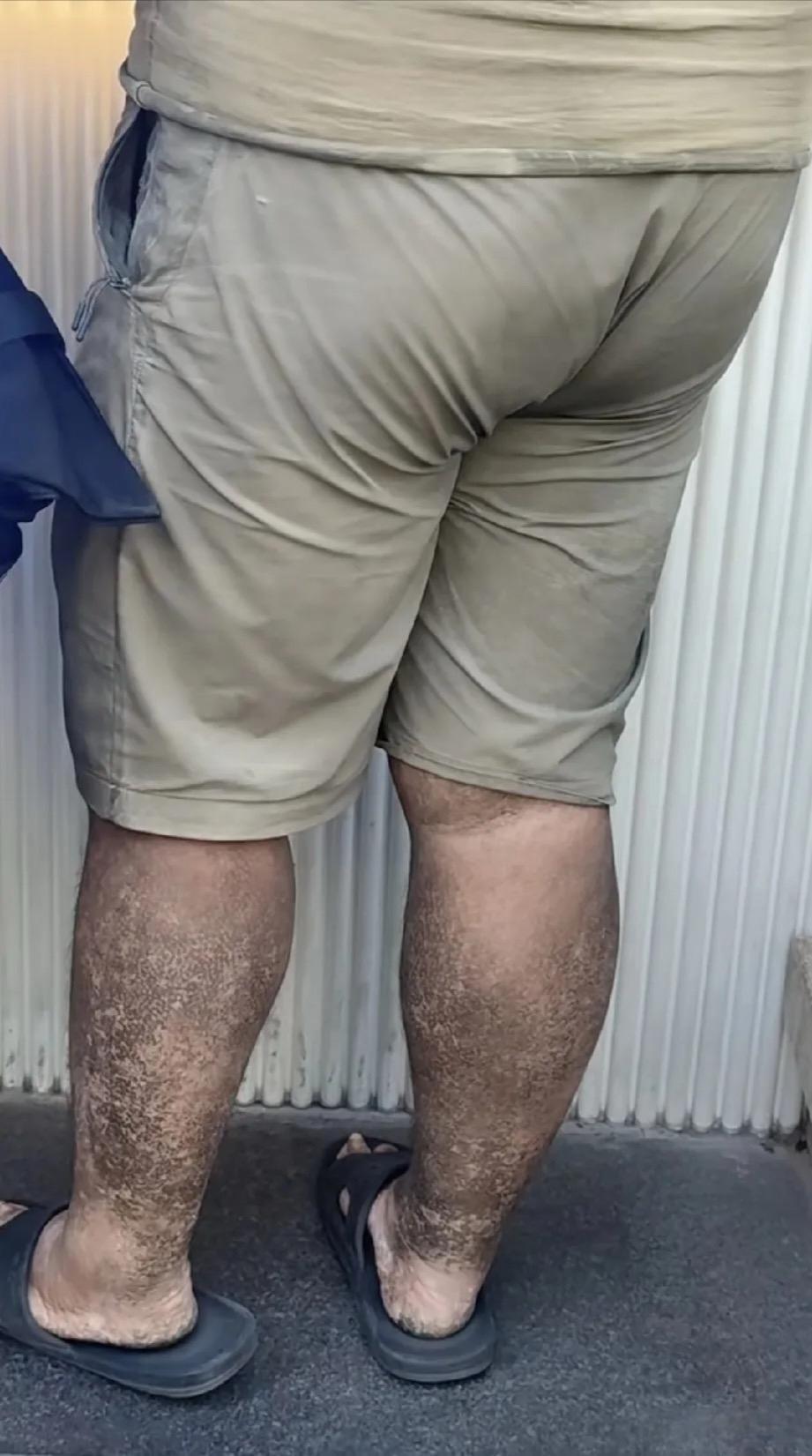 这种小哥送的外卖你会吃吗？