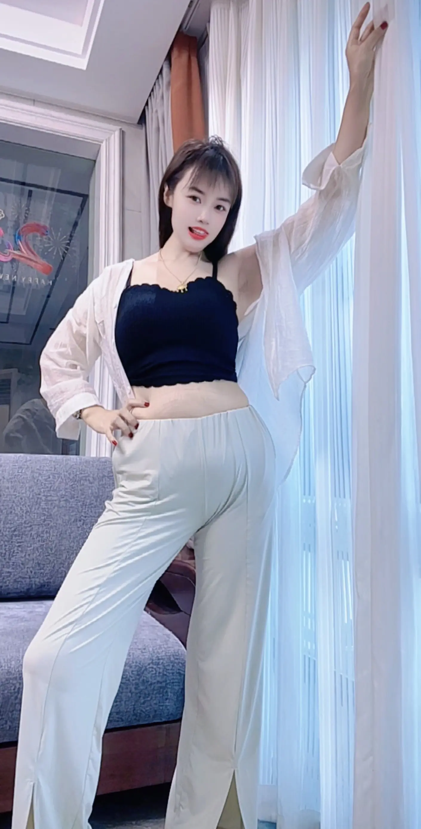 女人最大的幸福，就是遇到一个把你当女儿一样宠的男人，在他面前可以撒娇可...