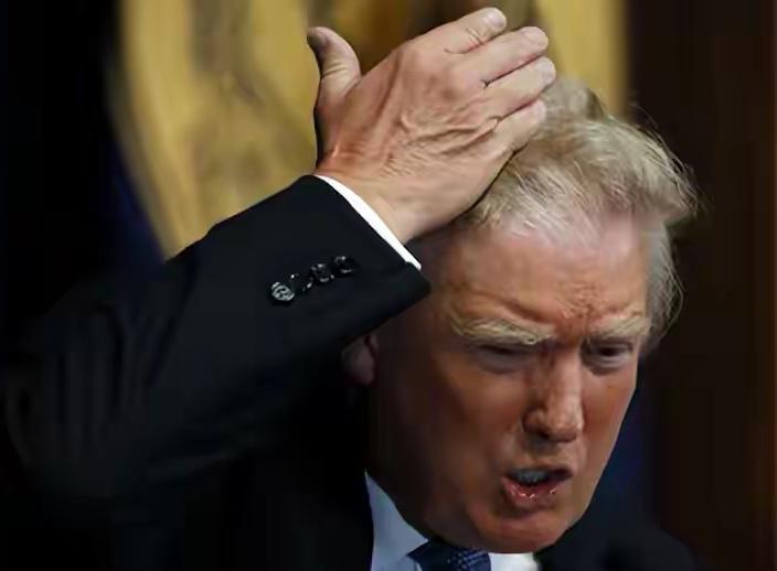 特朗普的头也大了，关税大棒被最高法院折断了！
特朗普执政的关键一招，就是用“关税