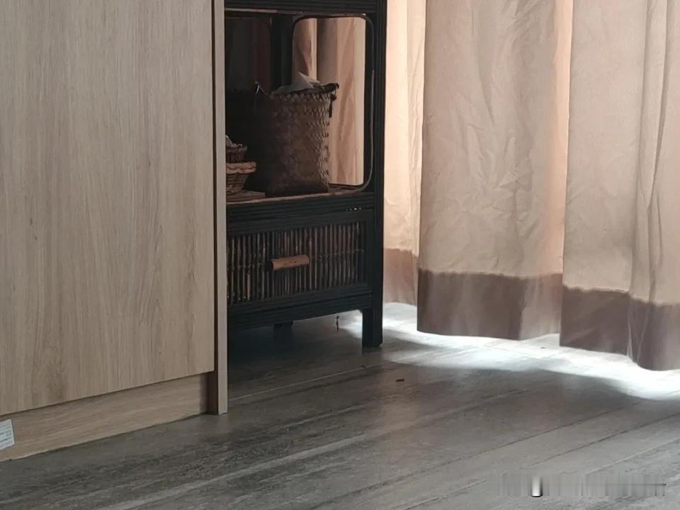 变成一只梅花鹿
可以飞奔，可以跳跃
可以在山林

疤痕一大堆
好像已经无所谓了