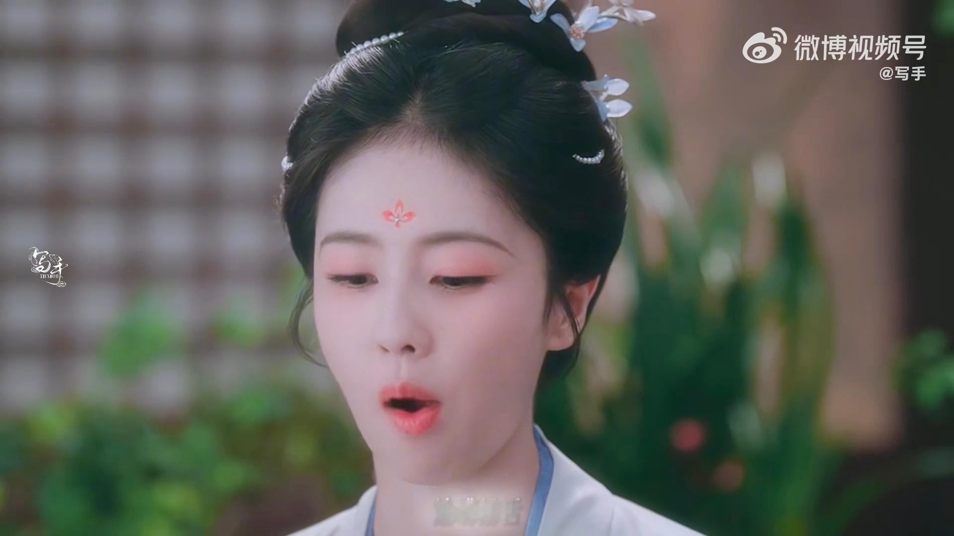丞磊好会爱人的眼神谁能拒绝前后反差巨大的墨修尧，从前周身寒气生人勿近，遇见阿璃后