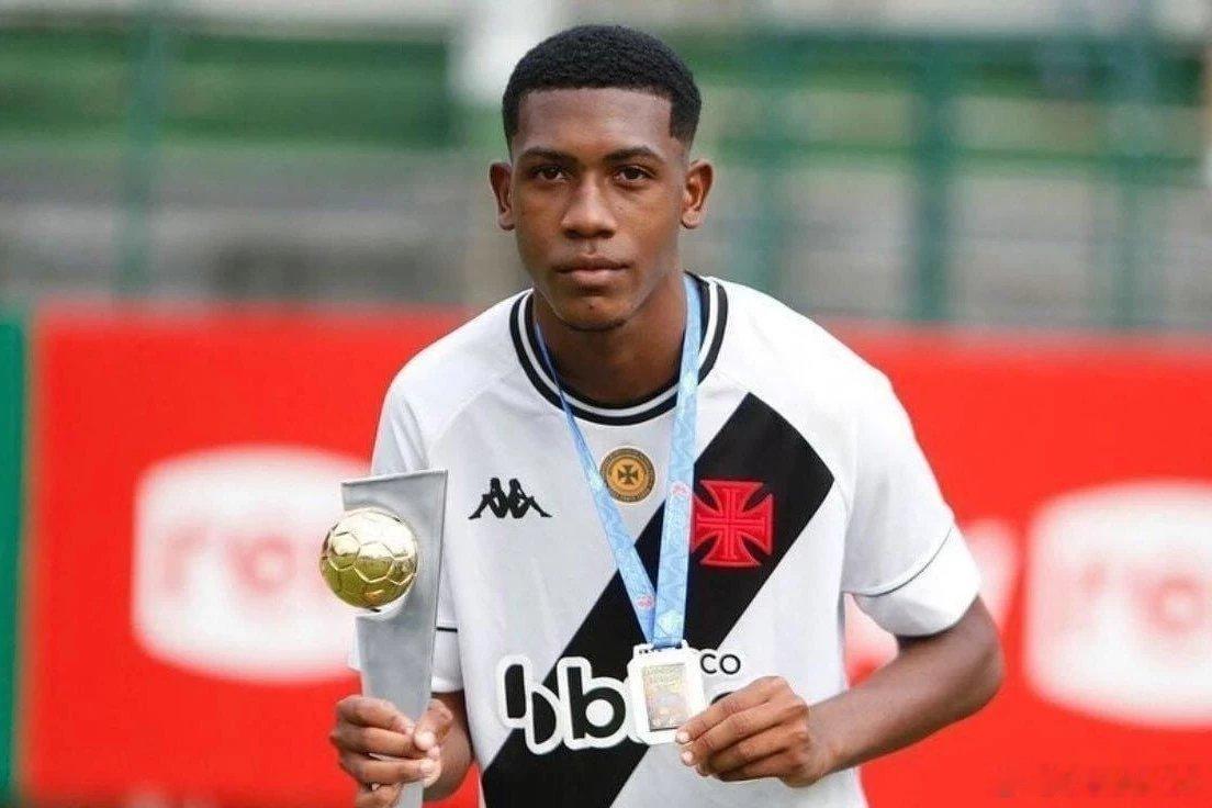 🚨［圖片報］：拜仁慕尼黑球探隊觀看瓦斯科·達·伽馬的巴西年輕邊鋒——19歲的瑞