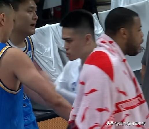 CBA季后赛半决赛的比拼当中，来到北京北汽主场迎战上海久事的第四场对决当中，很多