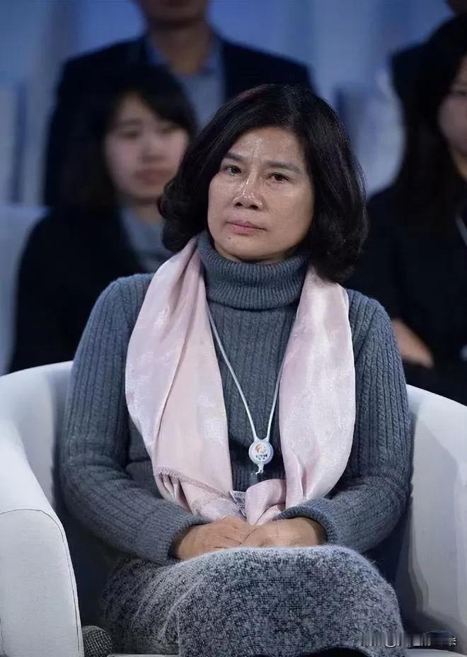 看着友商们纷纷签字画押，

显得格力格外“不合群”。

美的、小米、海尔都妥协了