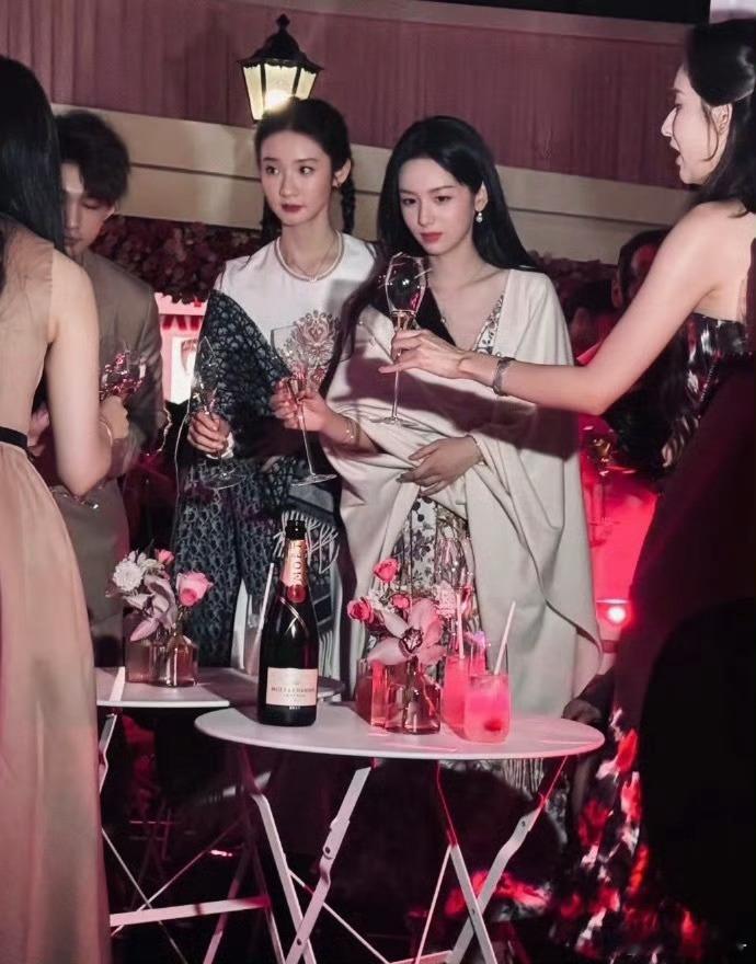终于理解了霸总为什么总能在人群中一眼锁定女主了 ​​​