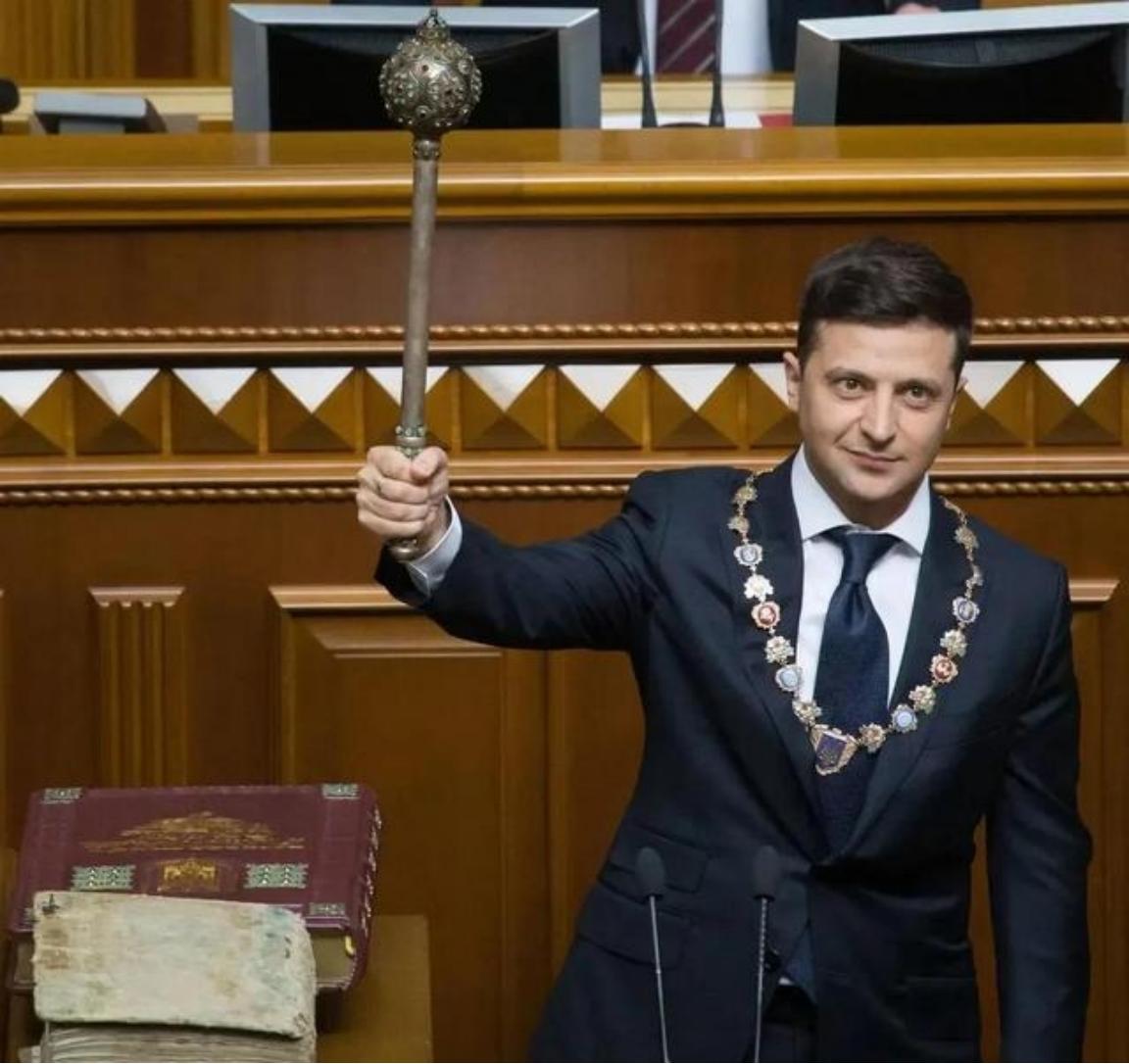 一位乌克兰人聊到自家总统时曾说：“我知道不少中国人觉得泽连斯基以前是喜剧演员，当