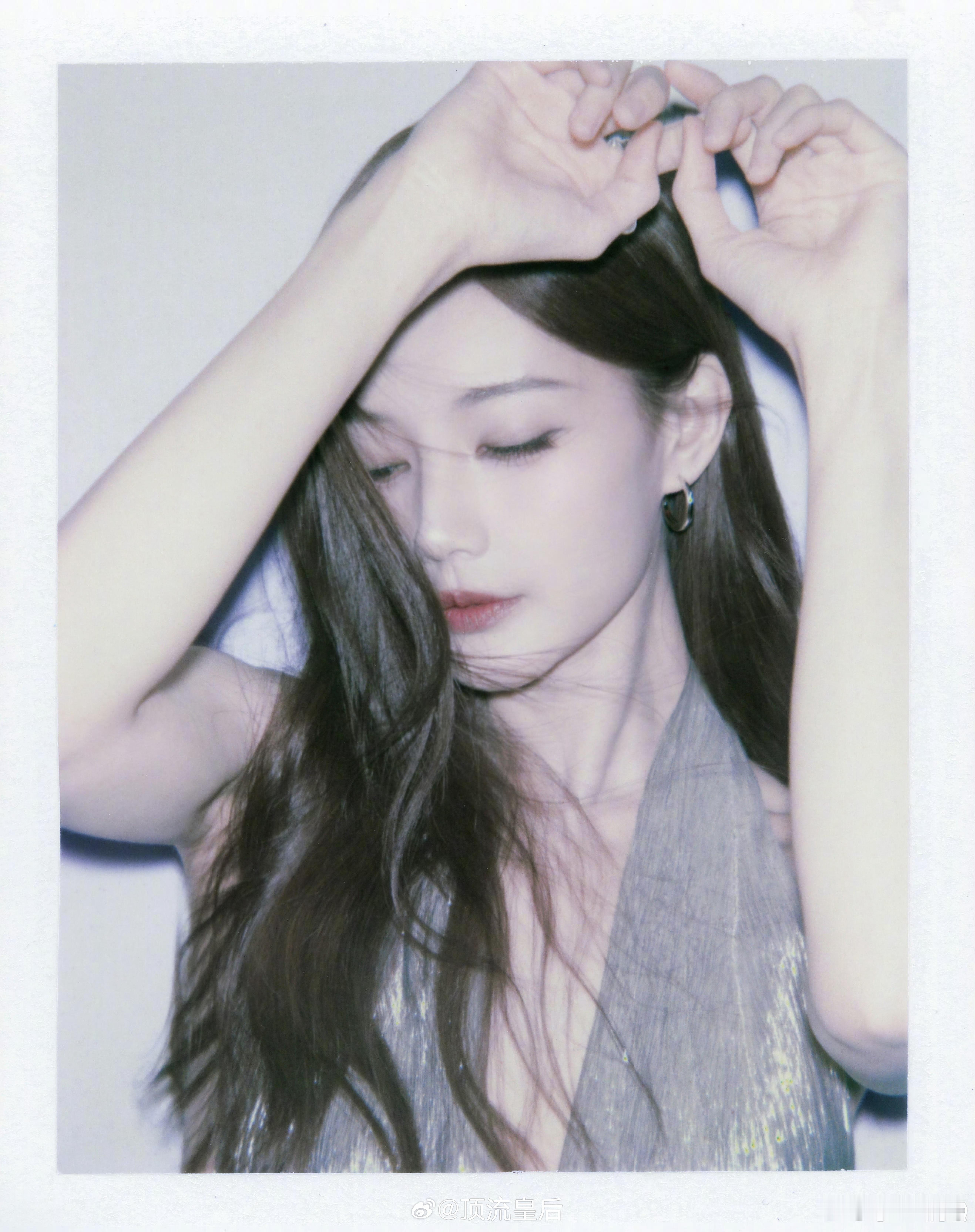 来看李一桐的撕拉片，姐姐用美貌鲨我。[送花花] ​​​