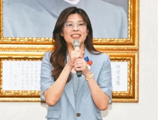 郑丽文谈台湾统一问题时表明，统一有两个条件。
第一，要和平。
第二，要台湾人“乐