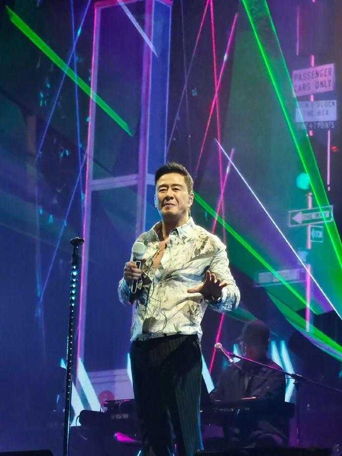 杨坤认为歌手节目10人一期有点多 歌手2026外界因素没法掌控，专心打磨歌声才是