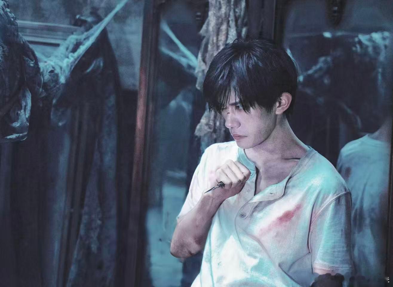 谁能面不改色和易烊千玺对视 反正我是做不到，每次看到他专注的眼神，不管是戏里还是