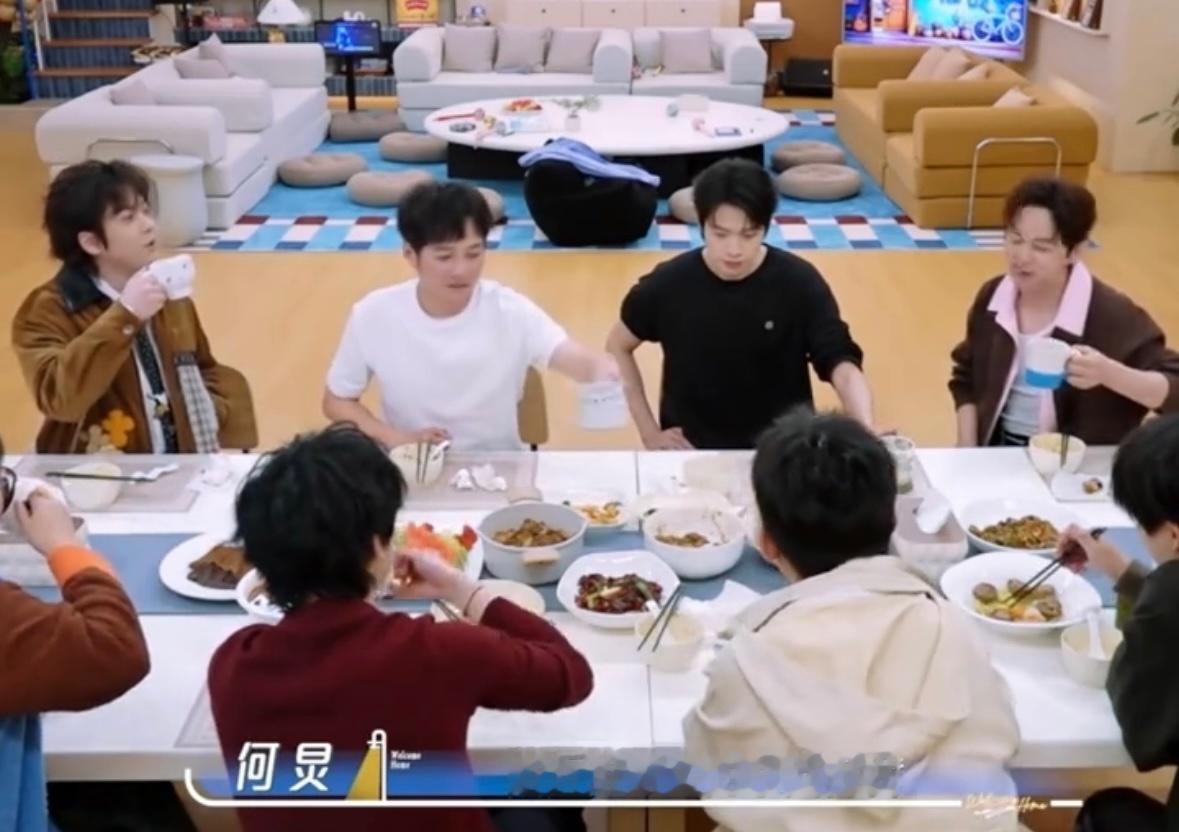 维嘉为何炅发了人生中第一条朋友圈李维嘉这辈子第一条朋友圈竟是给何炅电影宣传！后续