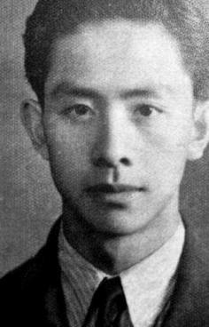 1948年，地下党盛超群遭老虎凳酷刑，腿被撬断，为求自保，主动给出一份12人名单