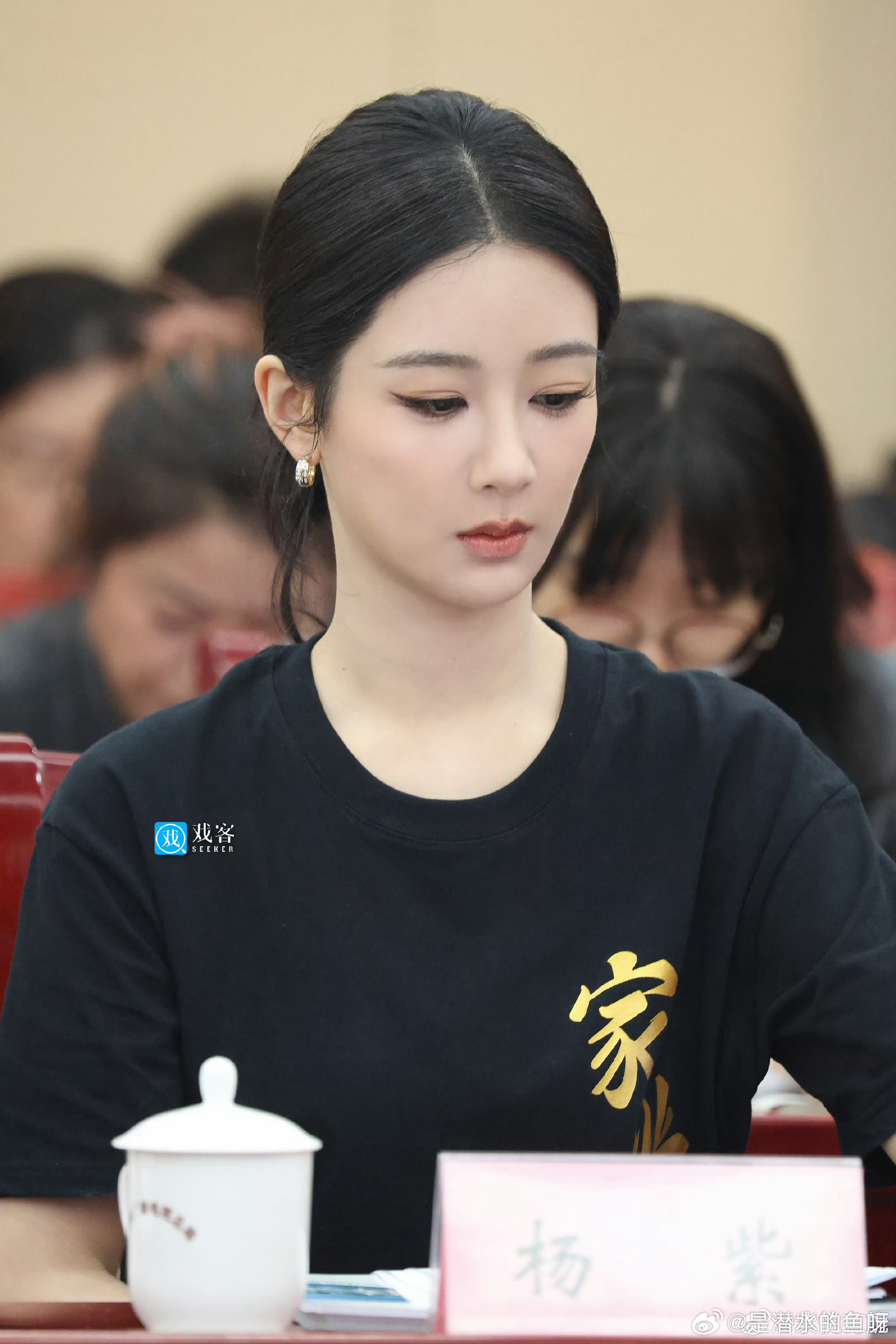 家业yz 杨紫李祯yz杨紫家业“信仰照亮前方的路途，即使光微弱，也能指引方向” 