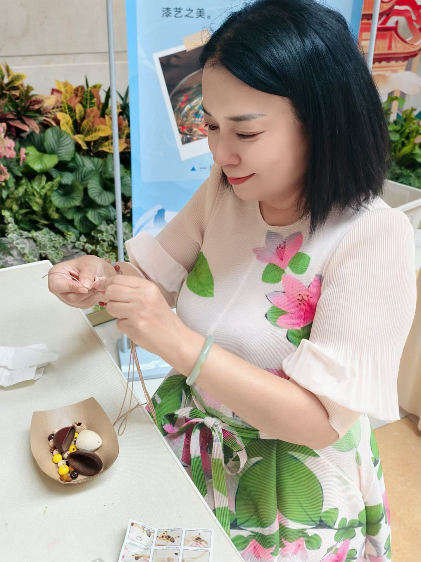 福州机场虽然饭做的不好吃，活动倒挺多。今天在贵宾厅门口遇到了免费手作，抓紧时间做