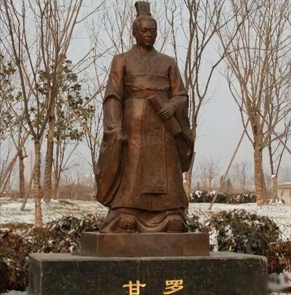 秦王对丞相甘茂说：“寡人要吃公鸡蛋，三天内必须找来！” 甘茂一愣，回家后忧心忡忡