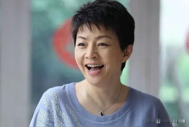 宋丹丹是中国喜剧界的殿堂级人物，被誉为“小品女王”。记者问她，你还会演小品？她说