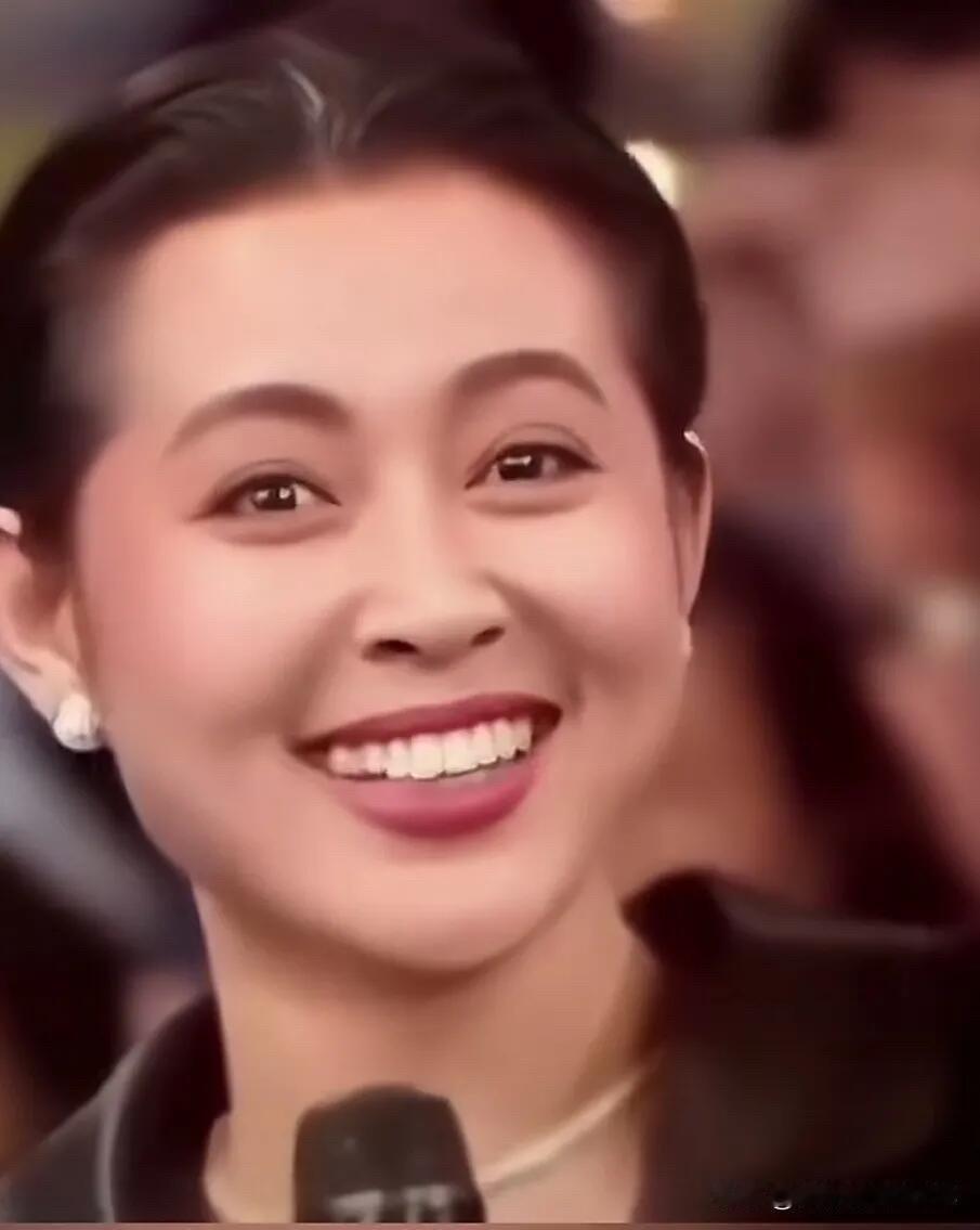倪萍、周涛、刘心悦，三位央视主持人，你觉得谁的颜值高，谁是有才华的那个呢？

倪