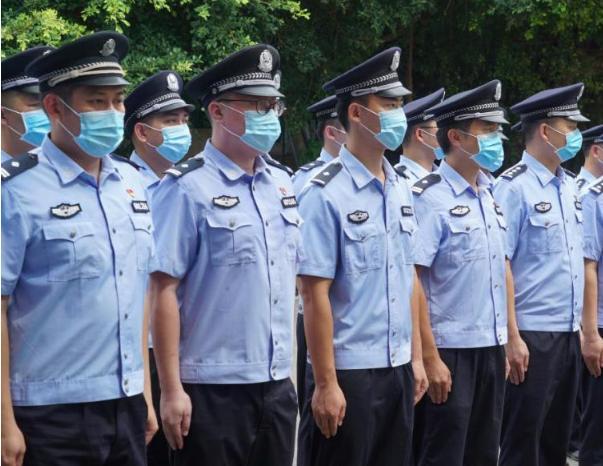 你别不信，辅警还真的是“不辅”！‌

辅警在实际工作中是与民警并肩作战的核心力量