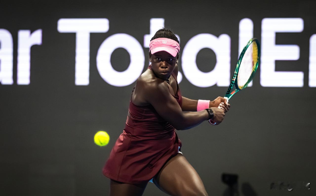 随着穆霍娃横扫卡林斯卡娅，多哈1000赛女单4强全部产生，虽然4强球员合计并无太