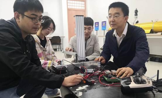 新乡市科技副总徐涛
 人才兴则事业兴，人才强则区域强。科技副总一头连着高校院所，