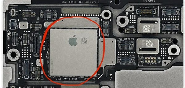【iPhone18Pro主板提前泄露：A20 Pro和内存布局变了 散热大幅提升