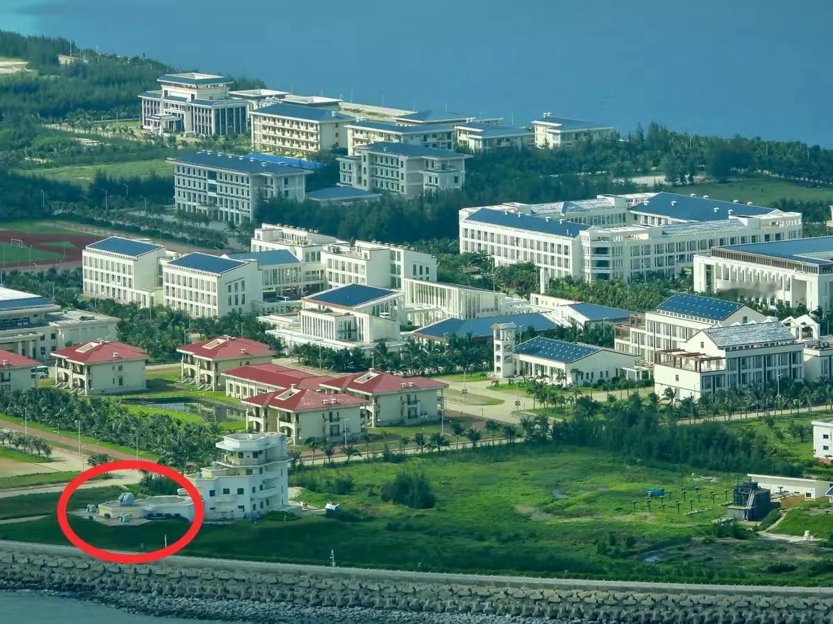 南海“钢铁堡垒”，渚碧礁的岸防火力，太凶猛了。

菲律宾飞机近距离偷拍我南沙渚碧
