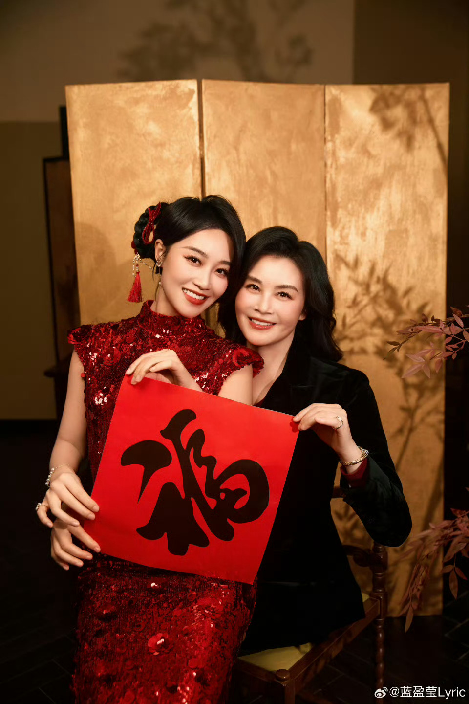 在蓝盈莹脸上看到漂亮基因的强大基因太强大了，好漂亮大气的两张脸，妈妈特别有气质[