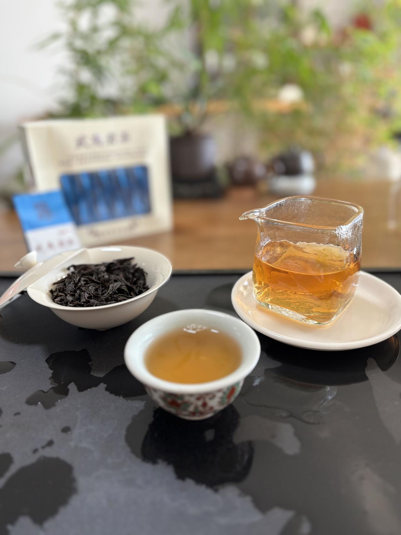 武夷岩茶之 水仙
     武夷岩茶的茶树品种超过一千个，不同的品种，不同的香味