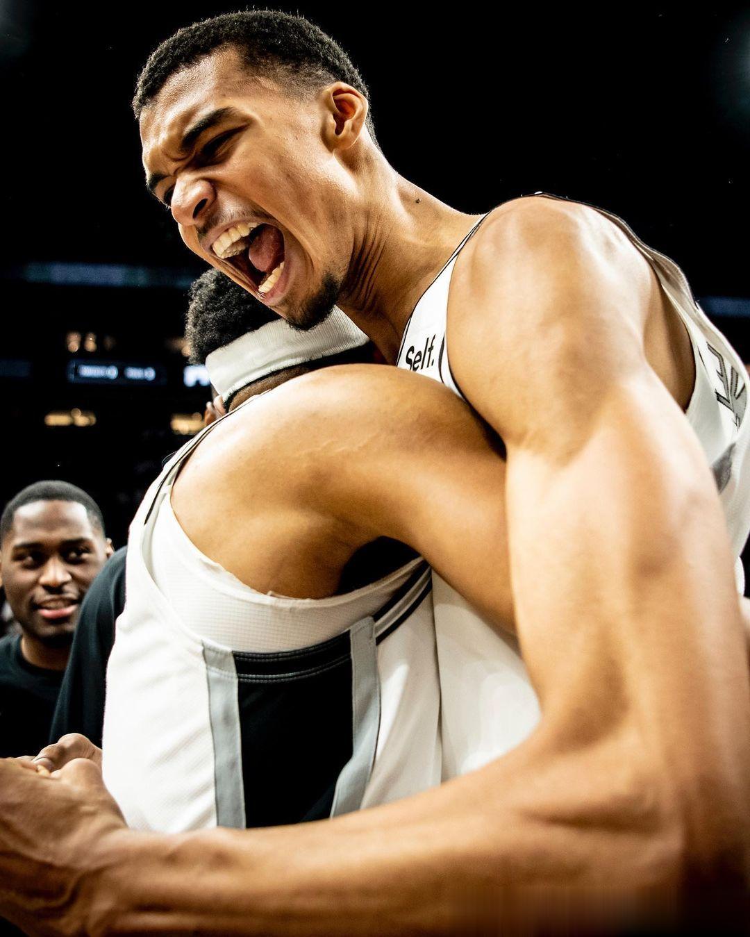 现在你刺那种让人充满期待的感觉真是泰裤辣！ ​​​