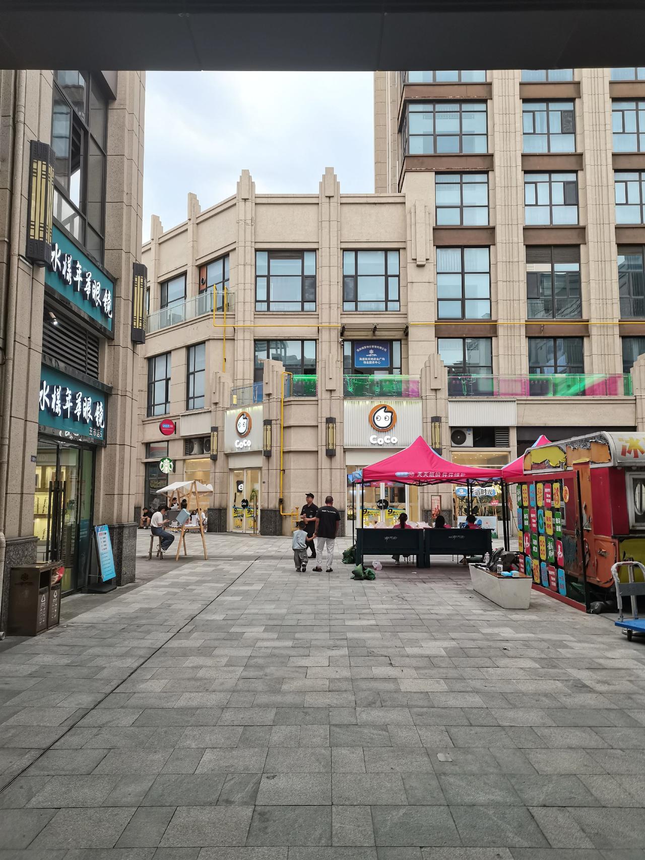 你的周日怎么样？商业街区 卤味搭配餐