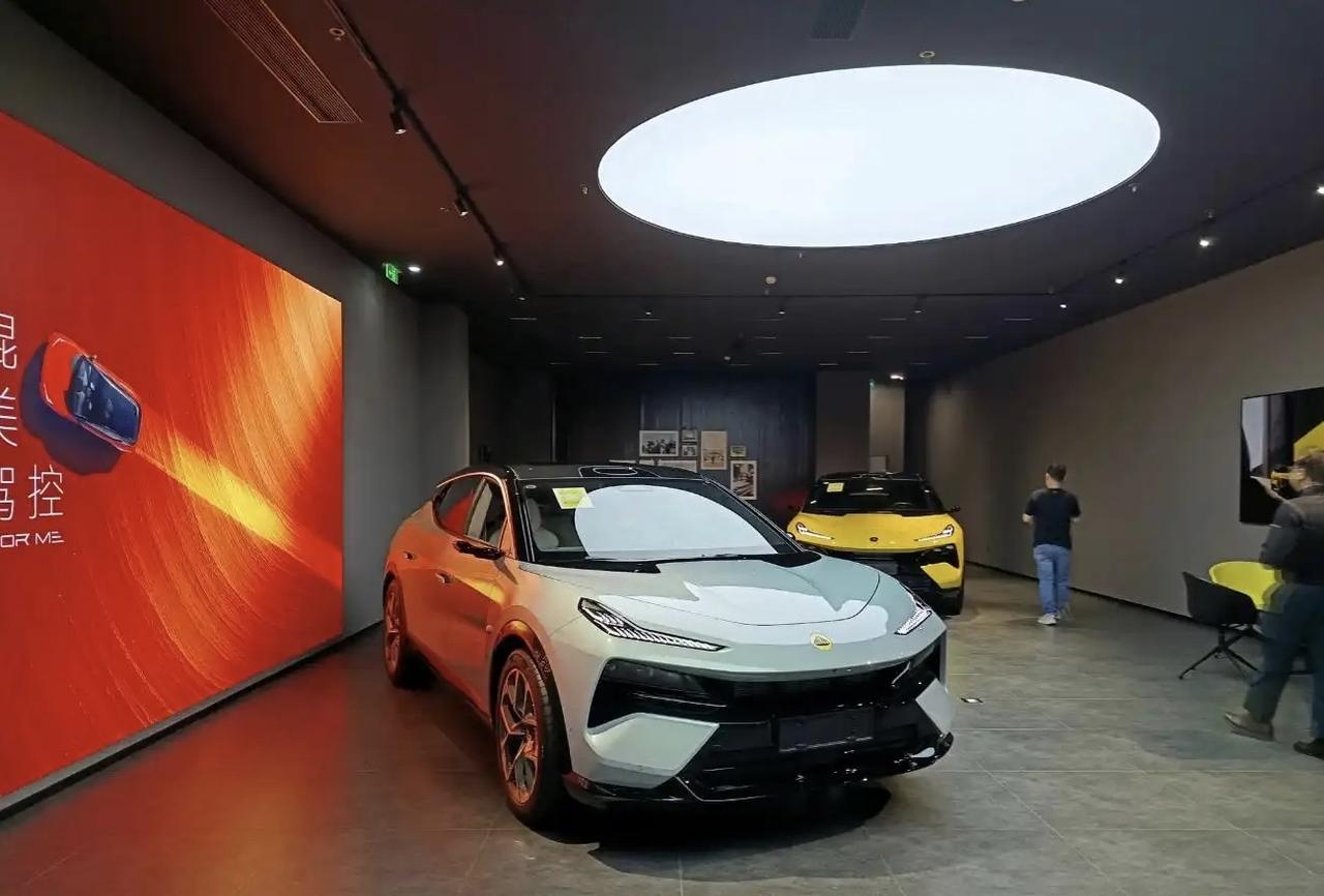 从千里上，来说，莲花是有机会做成一个超豪华品牌的，不说像法拉利、兰博那样成功
，