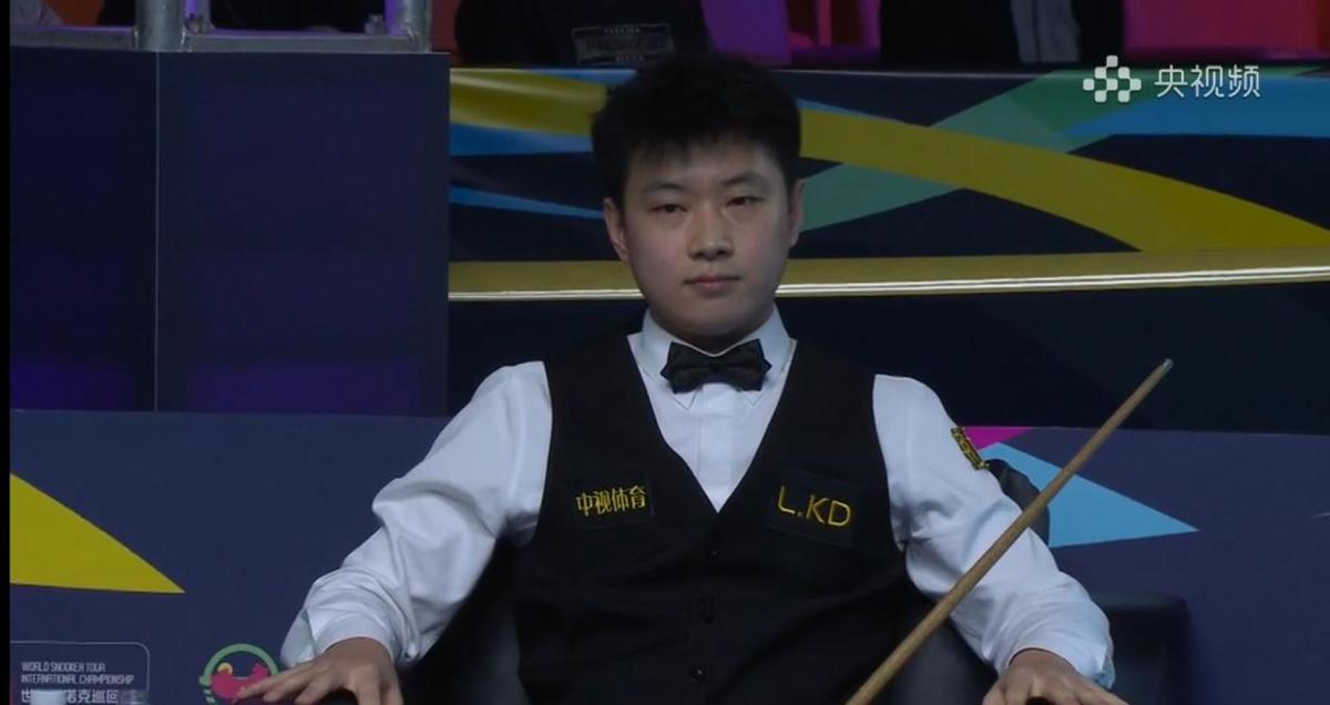 赵心童2-4落后，连扳四局，把塞尔比干趴了。
不是靠运气，是手热得烫人。
长台准