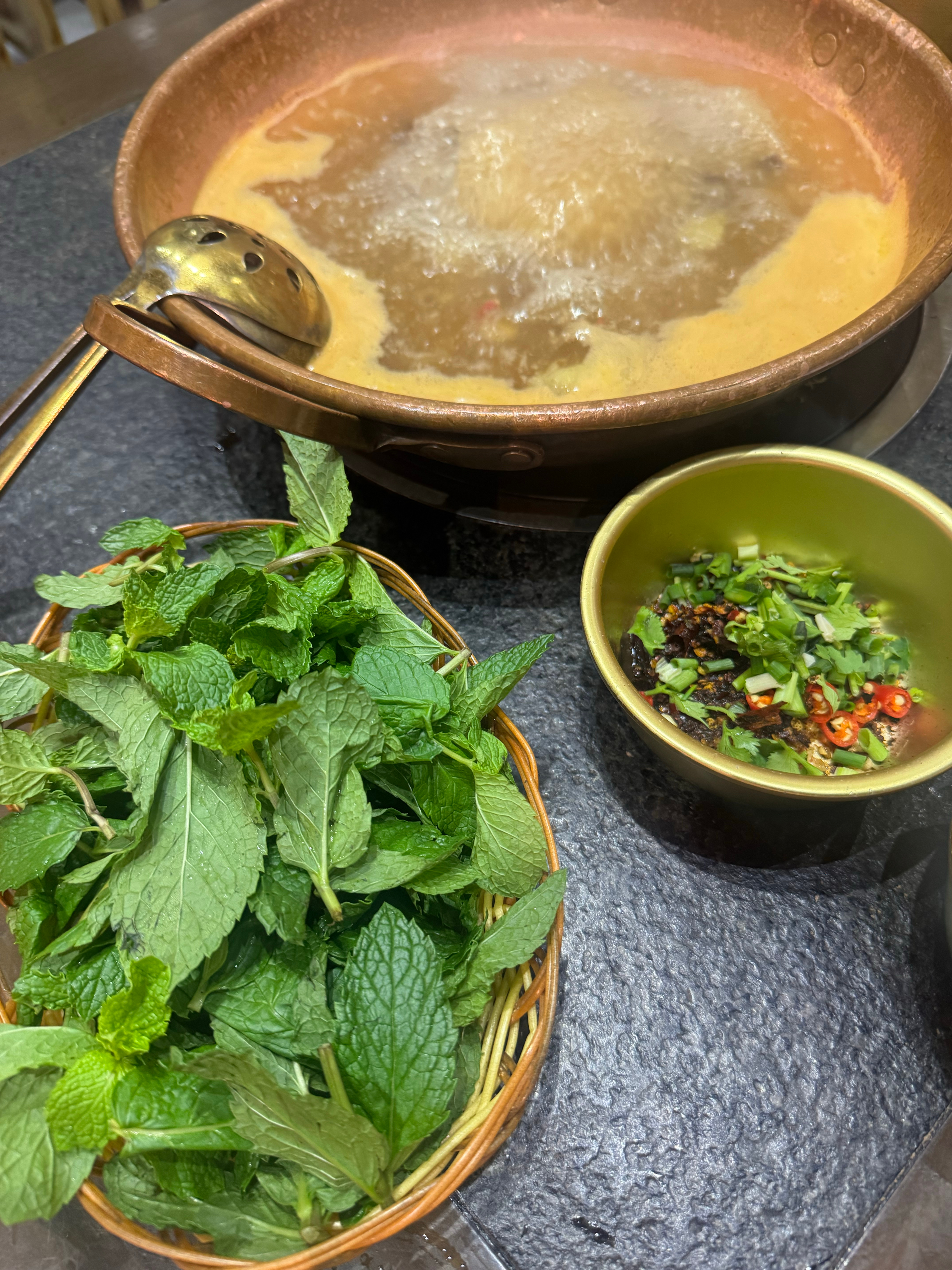 报告，被贵州酸汤牛肉干掉了真是没用的女人啊好消息是：吃的总卡路里在500左右，还