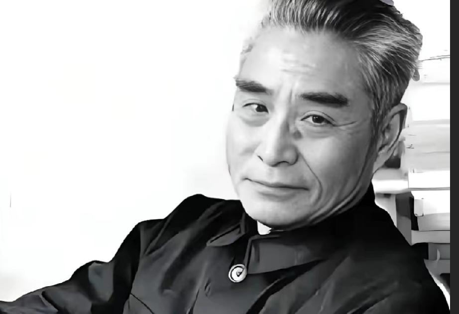 1976年



，熊猫国失去了一位伟大的领袖
，举国上下沉浸在悲痛之中。然而，