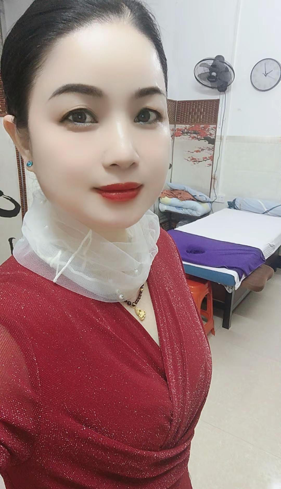 在自己的小天地里，安静、放松、心安。生活最好的状态，就是舒服自在🌱