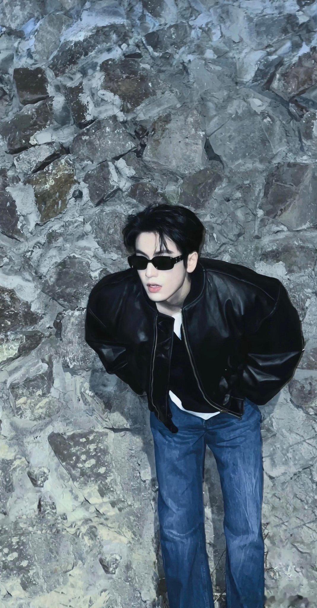 张凌赫走秀 湖南卫视你好事做尽 湖南卫视太懂拿捏审美！张凌赫走秀气场全开帅度拉满