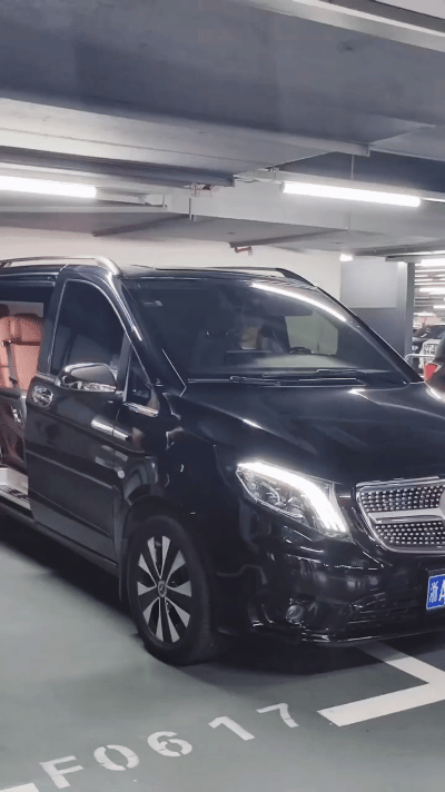 鞠躬又和大家挥手再见👋🏻 永远是真诚的他 