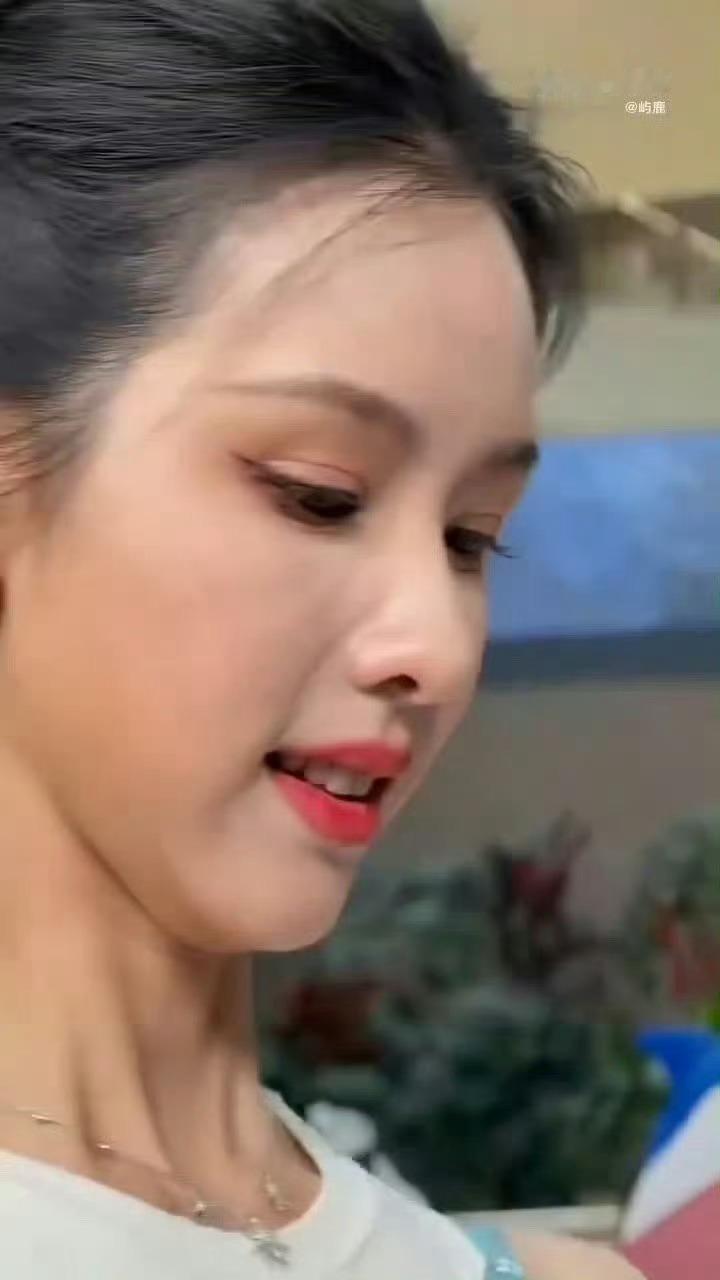 陈都灵广场我要被你丑哭了大妈 