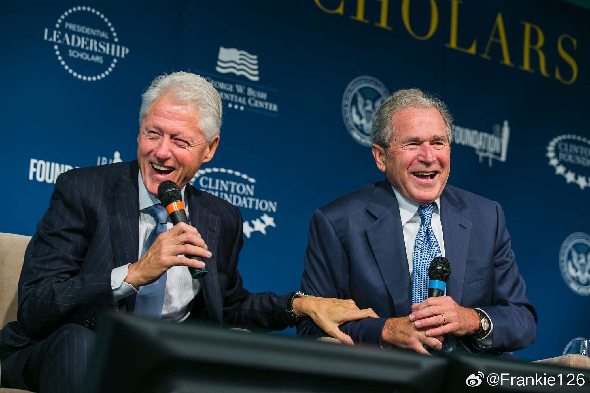 克林頓祝喬治·布殊（George W. Bush）80歲生日快樂！克林頓表示：你