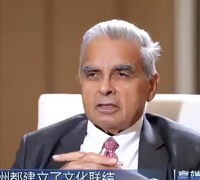 [微风]“亚洲正在犯下滔天大错！”新加坡外交家马凯硕曾经说：“亚洲国家眼看中国这