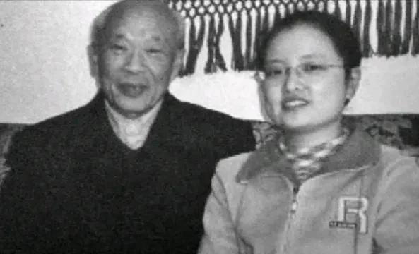 1986年，上海儿童医院有个5岁的小女孩得了白血病，一直高烧不退，口鼻出血，生命