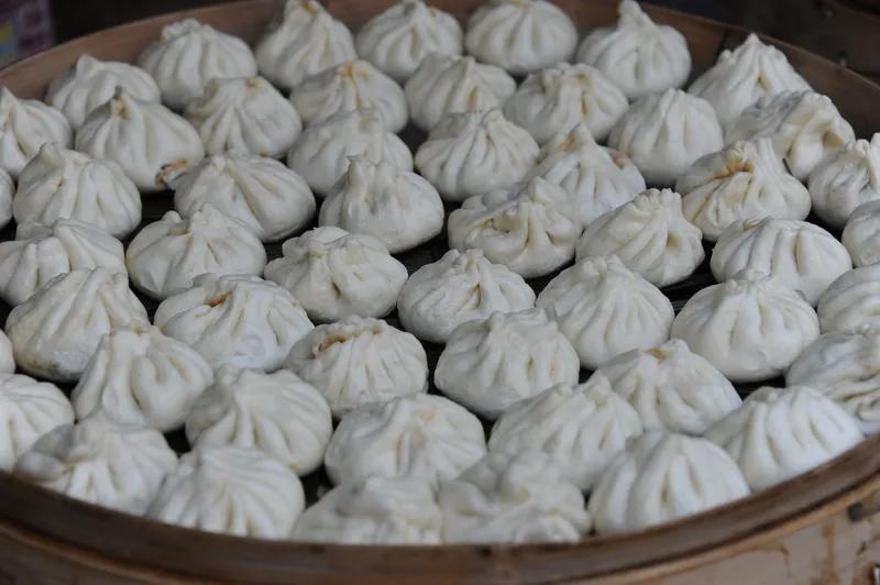 无题
天上不会掉馅饼，
真掉下来是陷阱。
免费午餐切莫吃，
劝君勿贪小便宜。